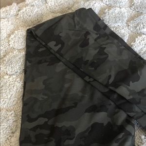 lululemon athletica Pants - Lululemon GREEN CAMO Align 28” legging lululemon athletica Pants - Lululemon GREEN CAMO Align 28” legging